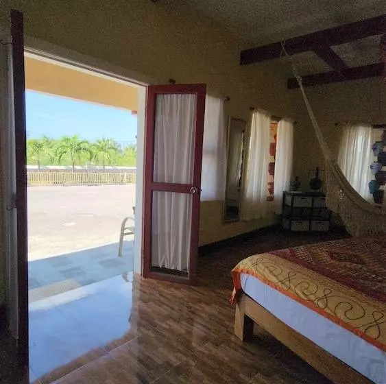 پانسیون Treasure Beach