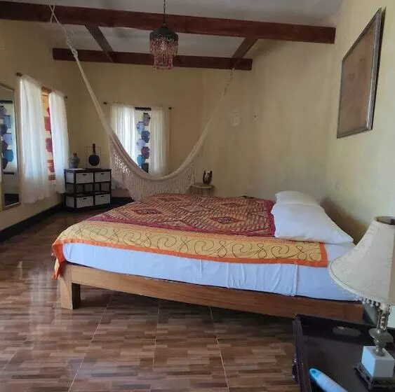 پانسیون Treasure Beach