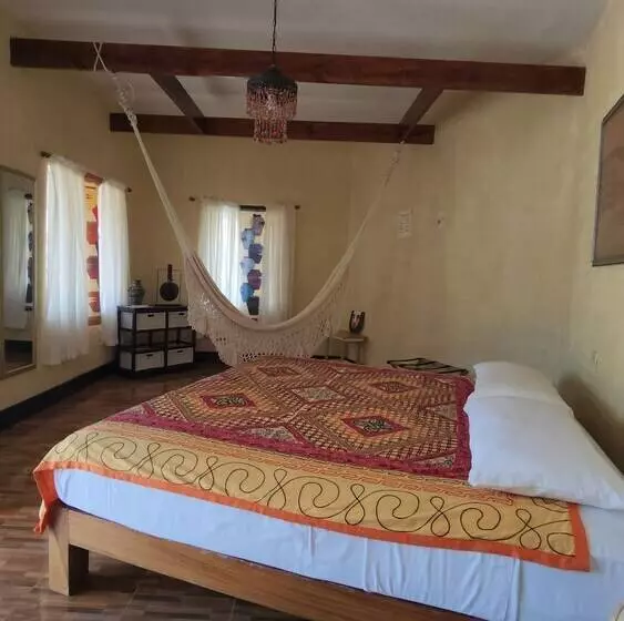 پانسیون Treasure Beach