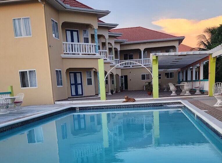 پانسیون Treasure Beach