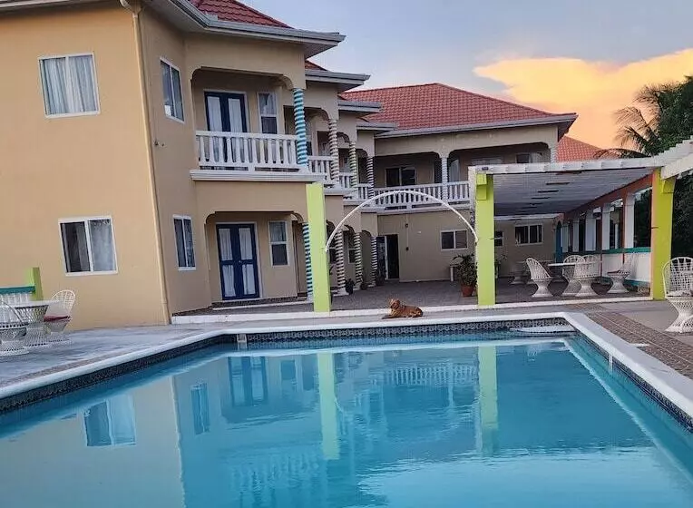 پانسیون Treasure Beach