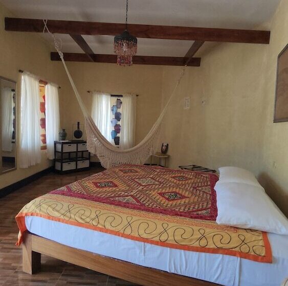 پانسیون Treasure Beach