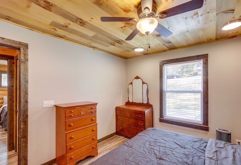 Pet Friendly Chattanooga Cabin W/ Hot Tub & Kayaks