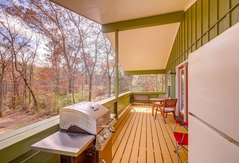 Pet Friendly Chattanooga Cabin W/ Hot Tub & Kayaks
