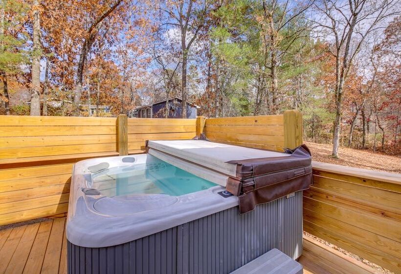 Pet Friendly Chattanooga Cabin W/ Hot Tub & Kayaks