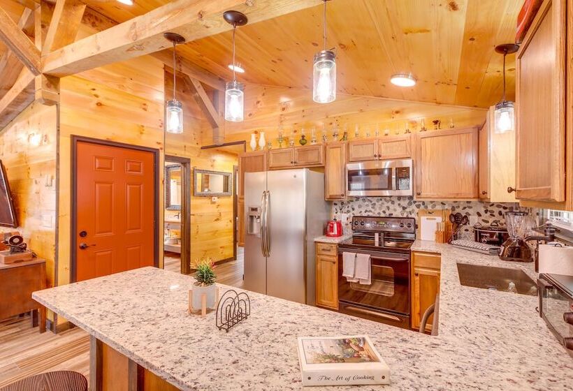 Pet Friendly Chattanooga Cabin W/ Hot Tub & Kayaks