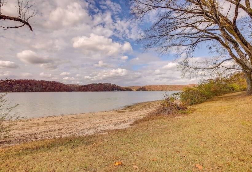 Pet Friendly Chattanooga Cabin W/ Hot Tub & Kayaks