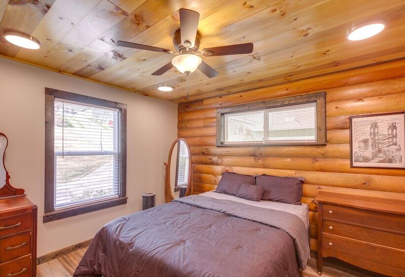 Pet Friendly Chattanooga Cabin W/ Hot Tub & Kayaks