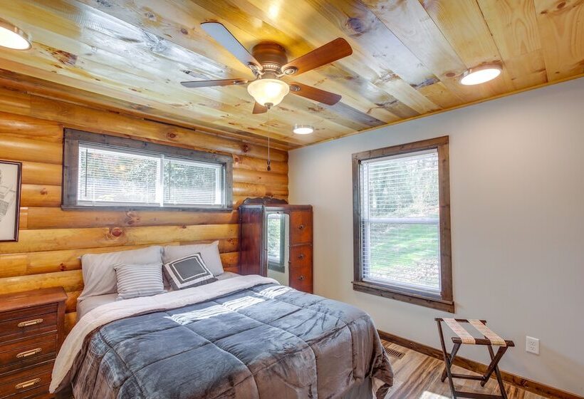 Pet Friendly Chattanooga Cabin W/ Hot Tub & Kayaks