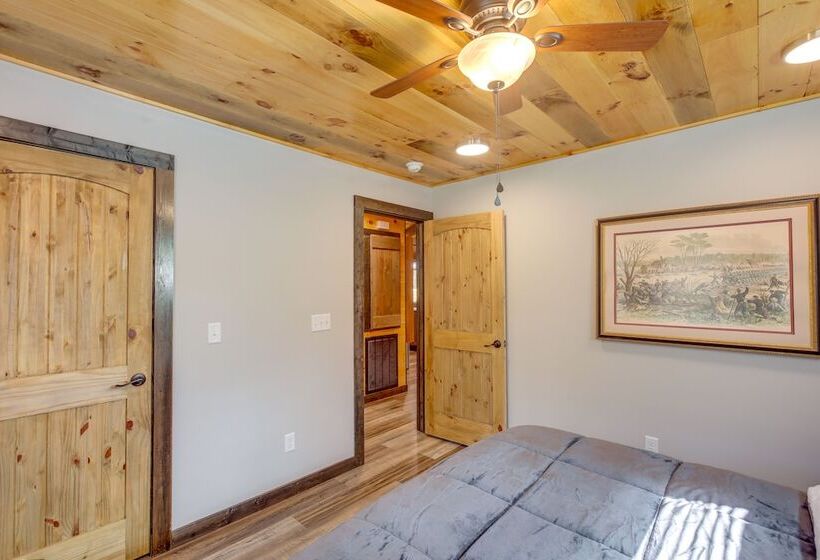 Pet Friendly Chattanooga Cabin W/ Hot Tub & Kayaks