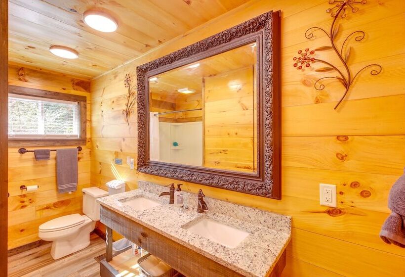 Pet Friendly Chattanooga Cabin W/ Hot Tub & Kayaks