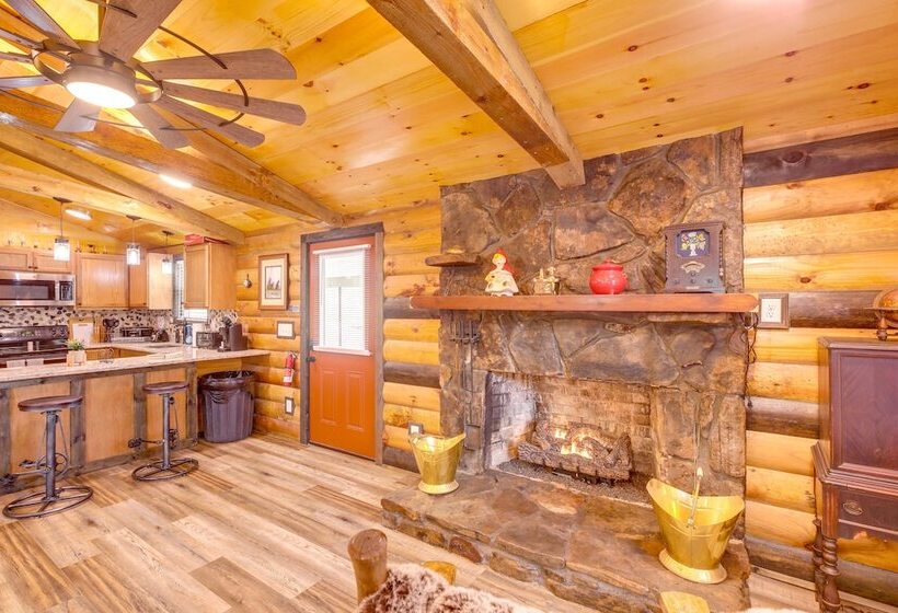 Pet Friendly Chattanooga Cabin W/ Hot Tub & Kayaks