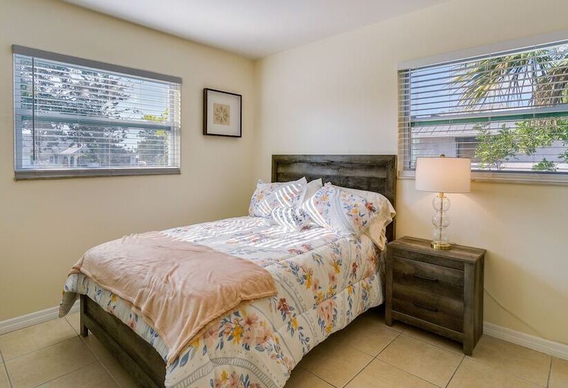 Pet Friendly Englewood Home   4 Mi To Beach!