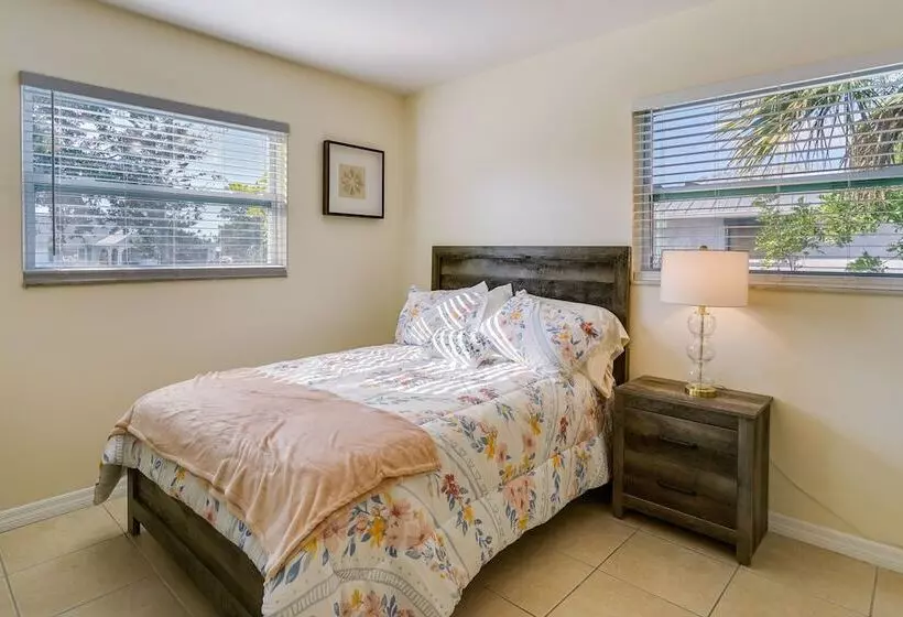 Pet Friendly Englewood Home   4 Mi To Beach!