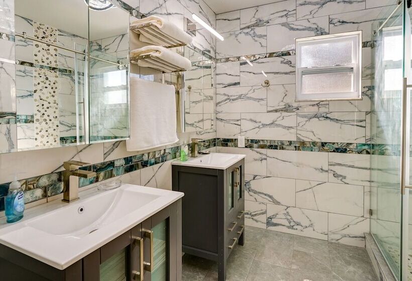 Pet Friendly Englewood Home   4 Mi To Beach!