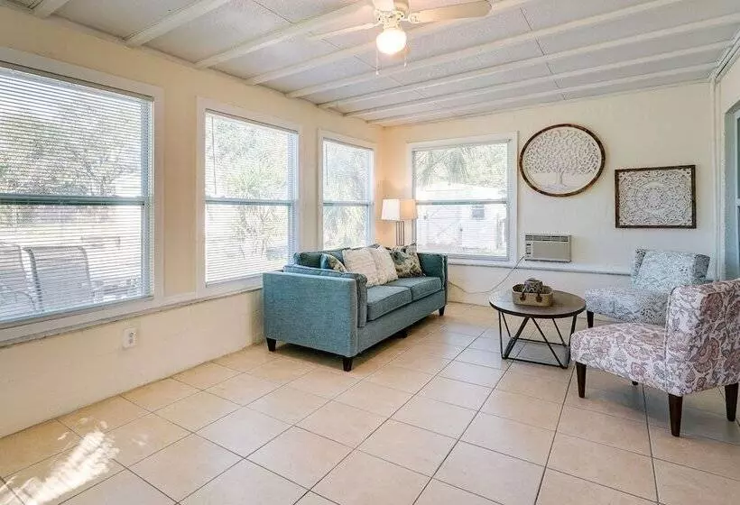 Pet Friendly Englewood Home   4 Mi To Beach!