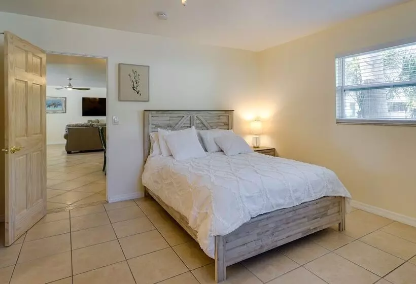 Pet Friendly Englewood Home   4 Mi To Beach!