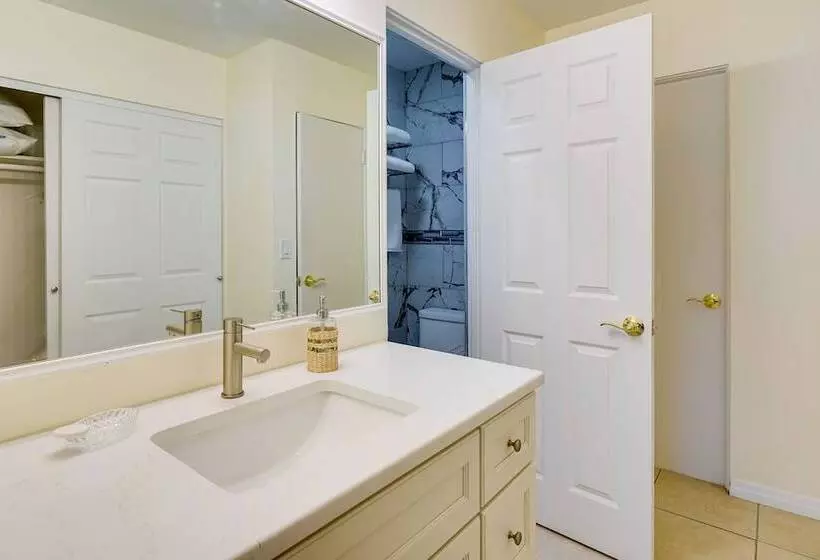 Pet Friendly Englewood Home   4 Mi To Beach!