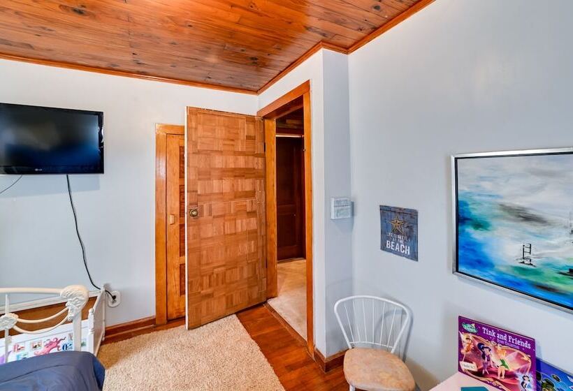 Pet Friendly Gleason Home W/ Hot Tub & Fire Pit!