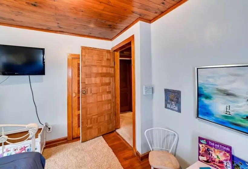 Pet Friendly Gleason Home W/ Hot Tub & Fire Pit!