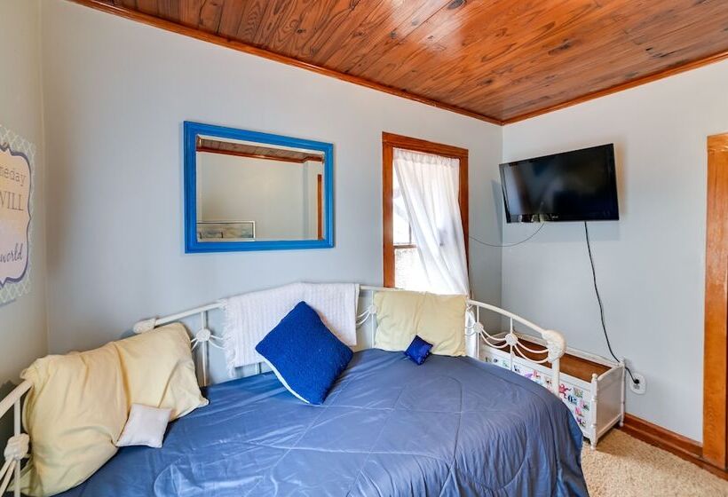 Pet Friendly Gleason Home W/ Hot Tub & Fire Pit!