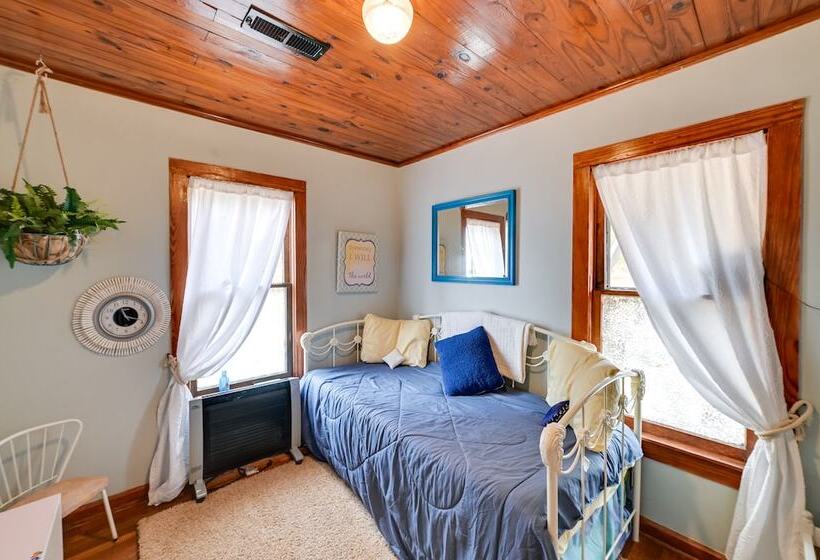 Pet Friendly Gleason Home W/ Hot Tub & Fire Pit!