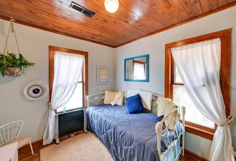 Pet Friendly Gleason Home W/ Hot Tub & Fire Pit!