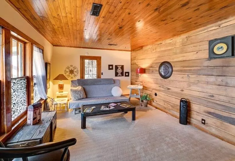 Pet Friendly Gleason Home W/ Hot Tub & Fire Pit!