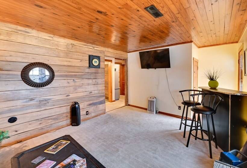 Pet Friendly Gleason Home W/ Hot Tub & Fire Pit!