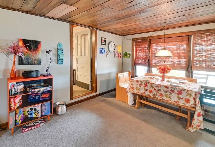 Pet Friendly Gleason Home W/ Hot Tub & Fire Pit!