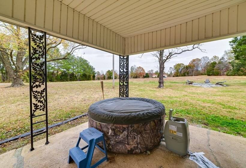 Pet Friendly Gleason Home W/ Hot Tub & Fire Pit!