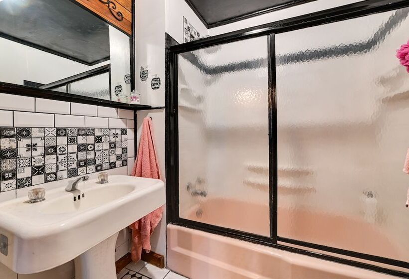 Pet Friendly Gleason Home W/ Hot Tub & Fire Pit!