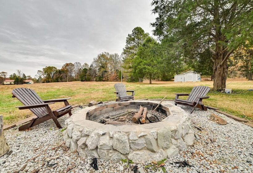 Pet Friendly Gleason Home W/ Hot Tub & Fire Pit!