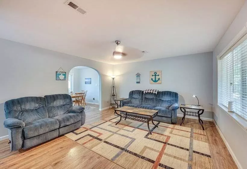 Pet Friendly Southport Home W/ Deck: 8 Mi To Beach