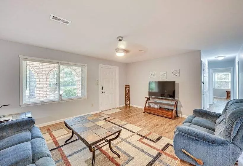 Pet Friendly Southport Home W/ Deck: 8 Mi To Beach