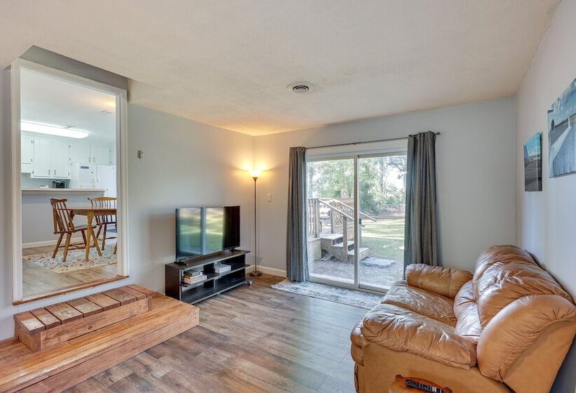 Pet Friendly Southport Home W/ Deck: 8 Mi To Beach