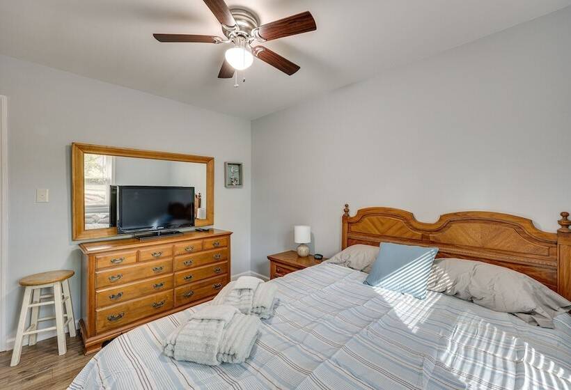 Pet Friendly Southport Home W/ Deck: 8 Mi To Beach