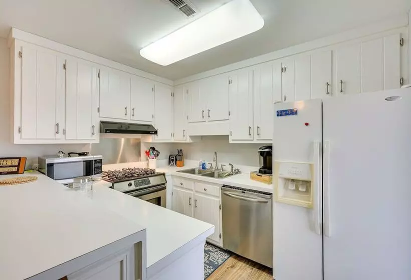 Pet Friendly Southport Home W/ Deck: 8 Mi To Beach