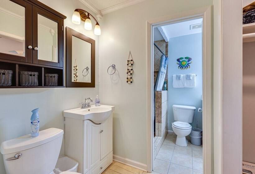 Pet Friendly Southport Home W/ Deck: 8 Mi To Beach