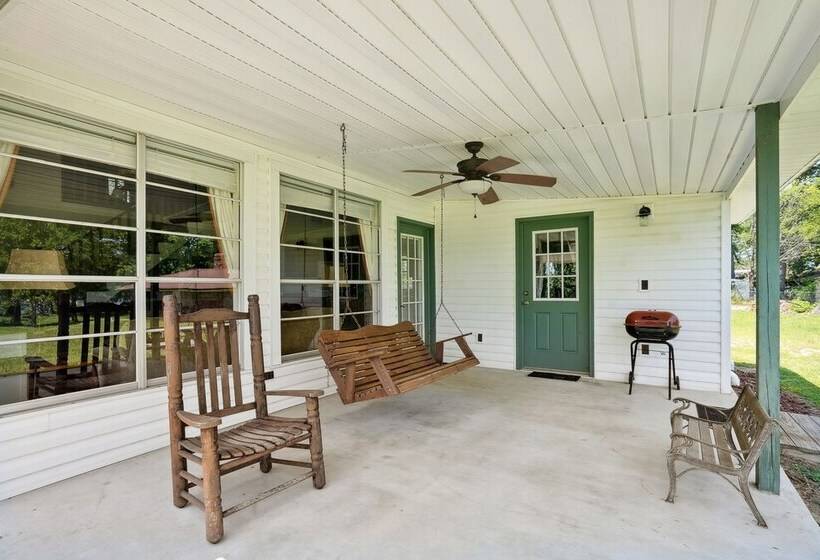 Private Lakefront Escape: Covered Patio, Fire Pit!