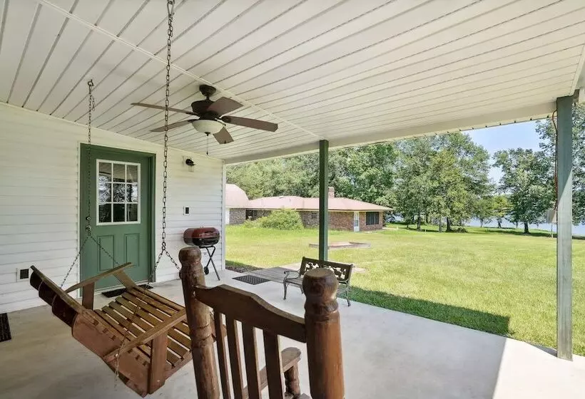 Private Lakefront Escape: Covered Patio, Fire Pit!