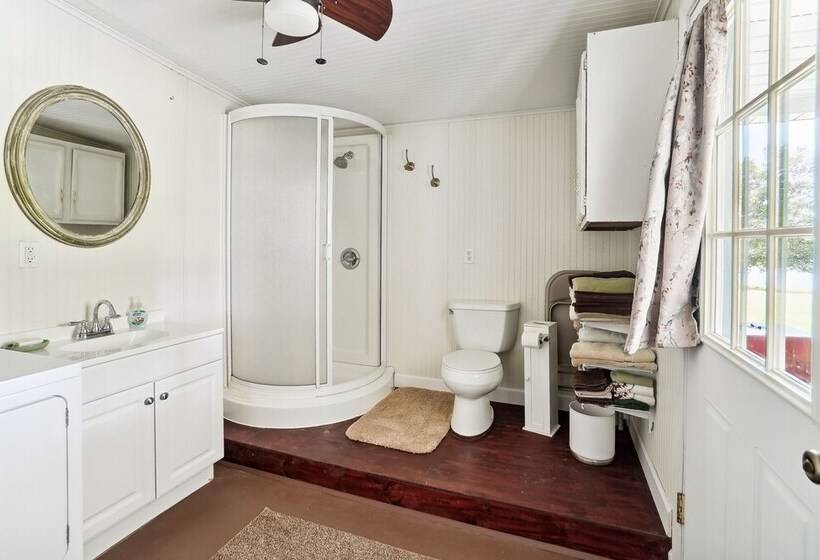 Private Lakefront Escape: Covered Patio, Fire Pit!