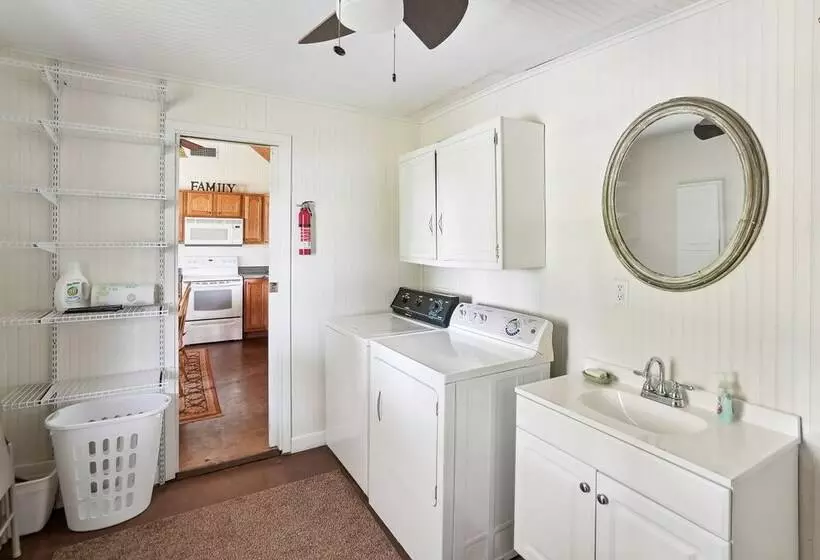Private Lakefront Escape: Covered Patio, Fire Pit!
