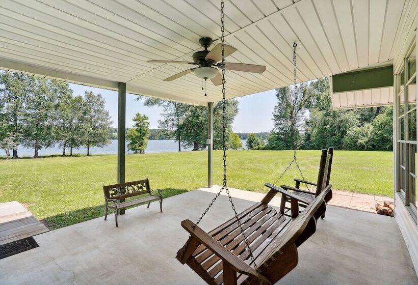 Private Lakefront Escape: Covered Patio, Fire Pit!