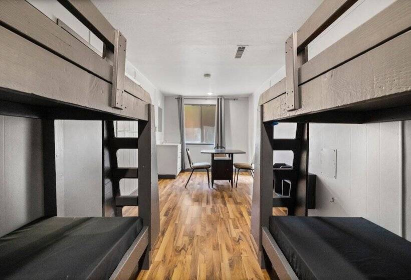 منتجع Camp Silver Spur