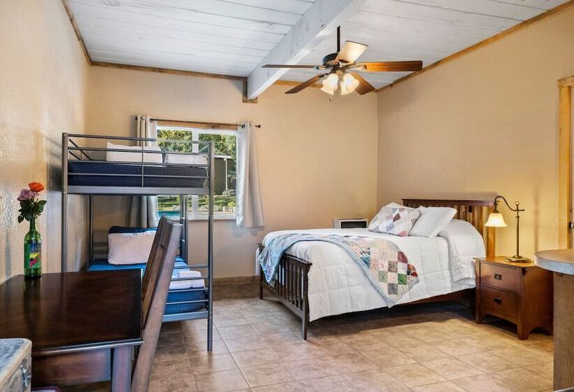 منتجع Camp Silver Spur