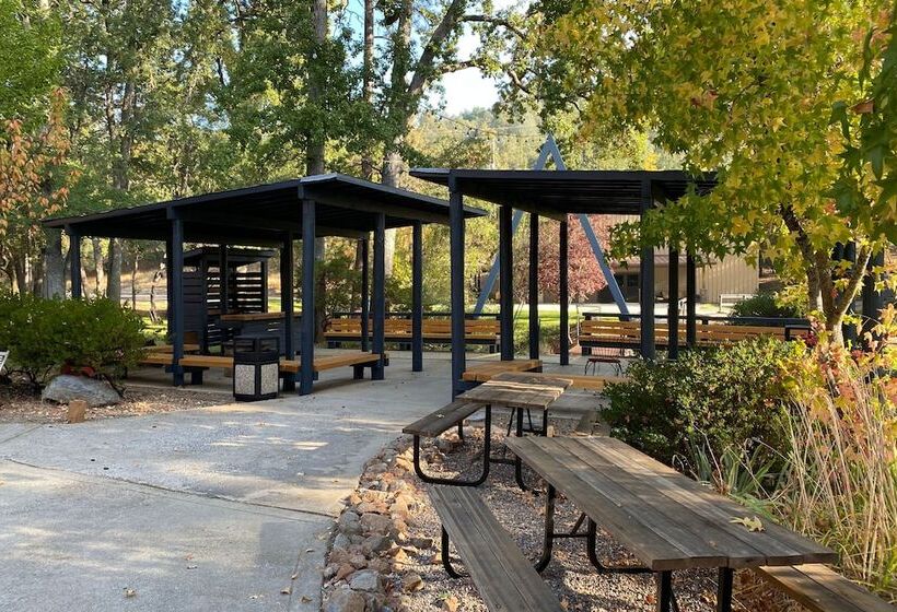 منتجع Camp Silver Spur