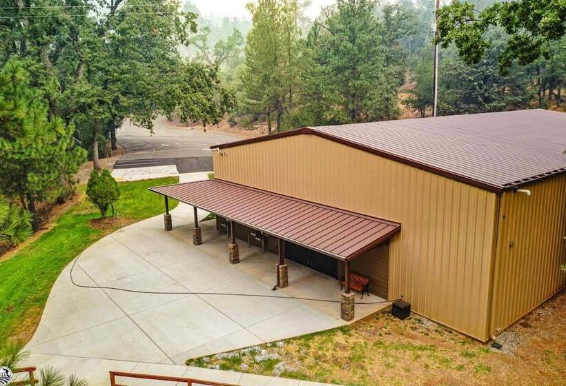 منتجع Camp Silver Spur