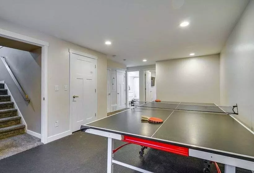 South Salt Lake Home W/ Hot Tub: 7 Mi To Downtown