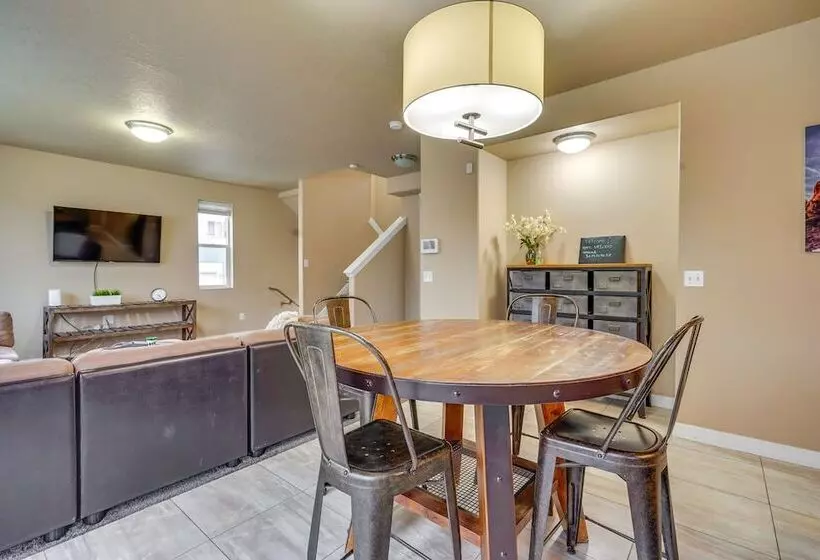 South Salt Lake Home W/ Hot Tub: 7 Mi To Downtown